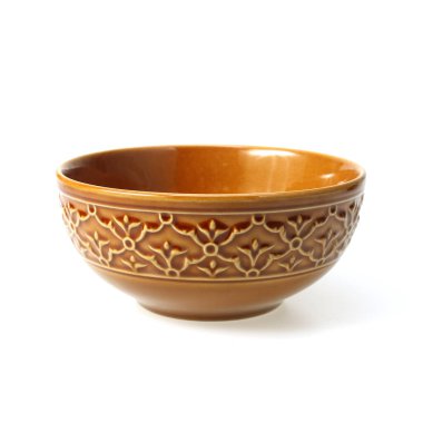 Kahverengi kase beyaz üzerine izole