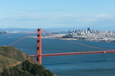 Golden Gate Köprüsü adil bir hava görüntüleyin