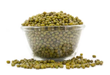 Yeşil fasulye fincan cam izole