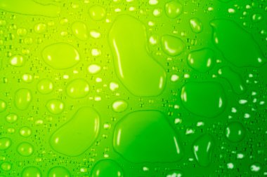 yeşil su damlaları