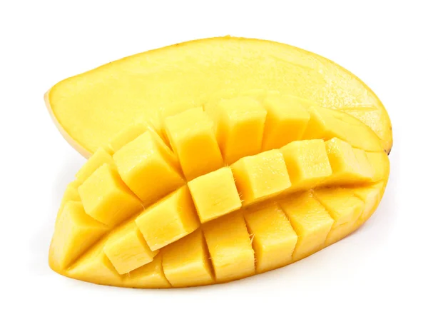 Mango segment op blokjes gesneden close-up geïsoleerd — Stockfoto