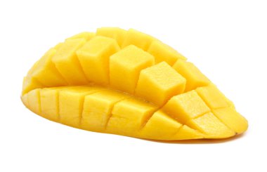 mango dilim küpler için kesilmiş izole kapatmak