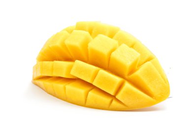 mango dilim küpler için kesilmiş izole kapatmak