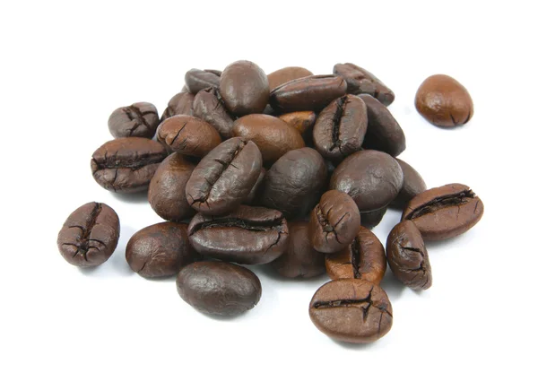 Koffiebonen in close-up geïsoleerd — Stockfoto