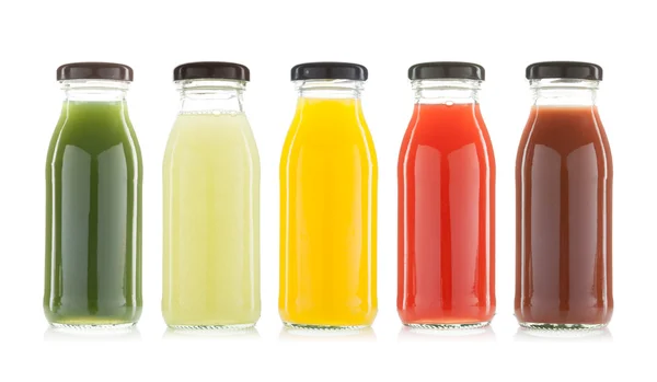 Bouteilles de légumes et de jus de fruits isolées — Photo