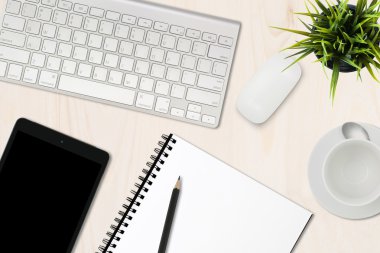 Yukarıdaki not defteri bilgisayar kopya alanı ile çalışma tablosu