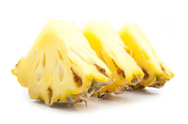 izole ananas dilimleri