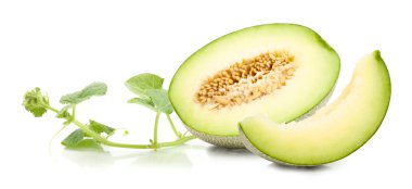 Yeşil kavun karpuz ve izole yapraklarda