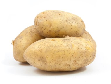 Patatesler beyaz arkaplanda izole