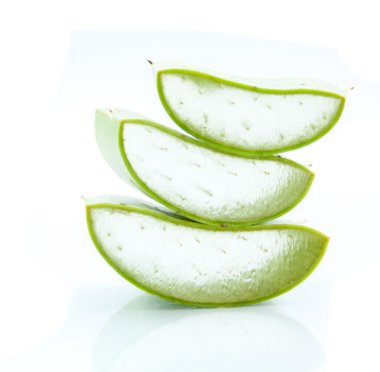 vers blad Aloë vera geïsoleerd