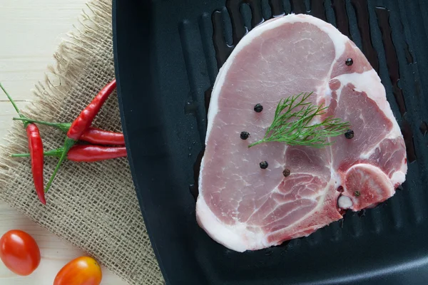 Filete de carne cruda con ingredien — Foto de Stock