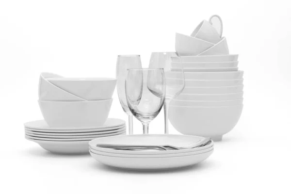 白い背景にきれいな食器をセットする — ストック写真