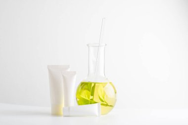 Alternatif bitki ilacıyla laboratuvar ve araştırma doğal cilt bakımı