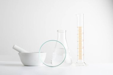 Alternatif bitki ilacıyla laboratuvar ve araştırma doğal cilt bakımı