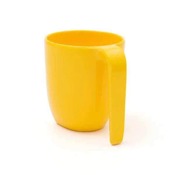 Taza Amarilla Vacía Sobre Fondo Blanco — Foto de Stock