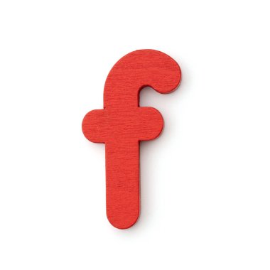 Beyaz arkaplanda izole edilmiş renkli ahşap harfler