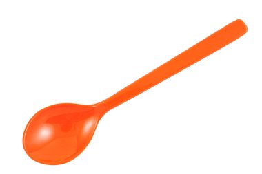Beyaz arka planda turuncu plastik kaşık