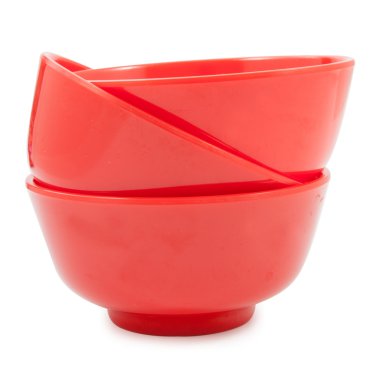 Kırmızı kase beyaz arkaplanda izole