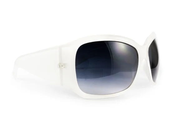 Beyaz arkaplanda güneş gözlüğü — Stok fotoğraf