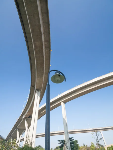 Elevated highway on the park — Stock Photo, Image