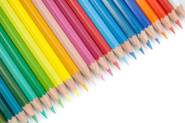Päälle värillisiä kyniä eristetty valkoisella taustalla — kuvapankkivalokuva