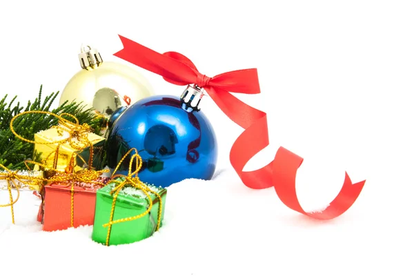 Ornamenti di Natale sono isolati — Foto Stock