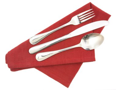 çatal ve bıçak izole kırmızı peçete üzerinde