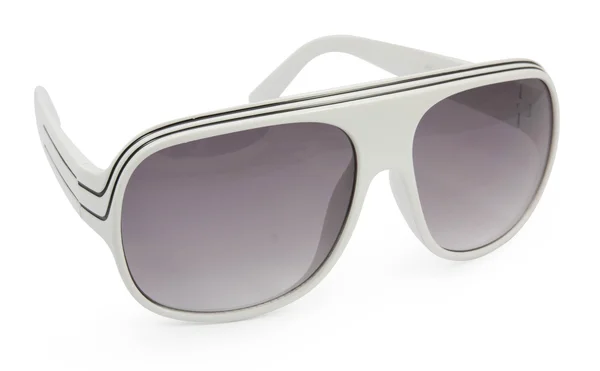 Vita solglasögon på vit bakgrund — Stockfoto