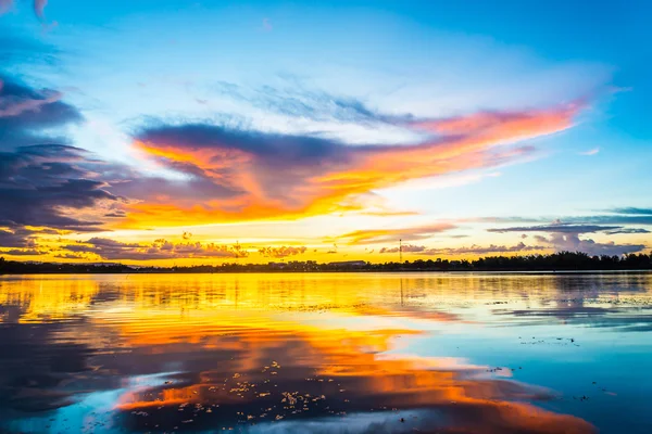 Tayland günbatımı manzara resim. — Stok fotoğraf