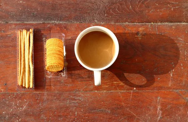 Φλιτζάνι καφέ με κροτίδα — Φωτογραφία Αρχείου