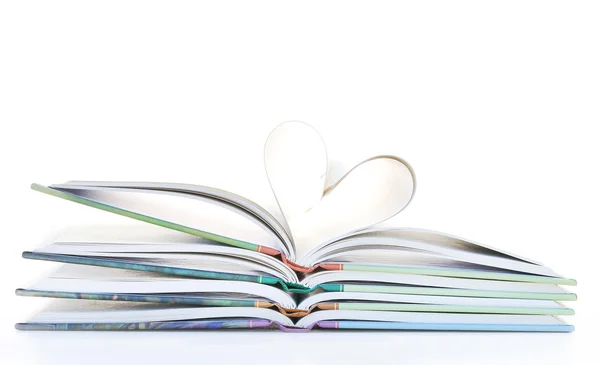 Libro stack pagina a forma di cuore . — Foto Stock