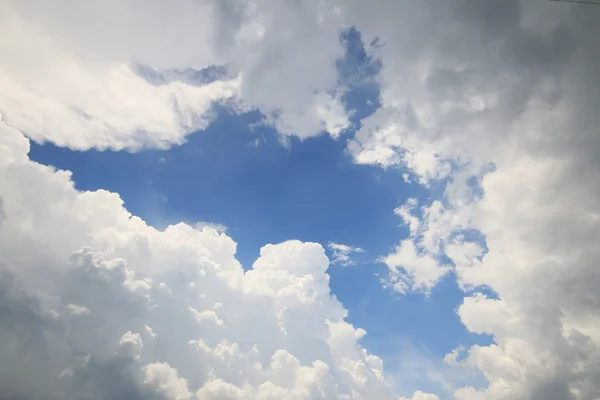 Chmury i niebo. — Zdjęcie stockowe
