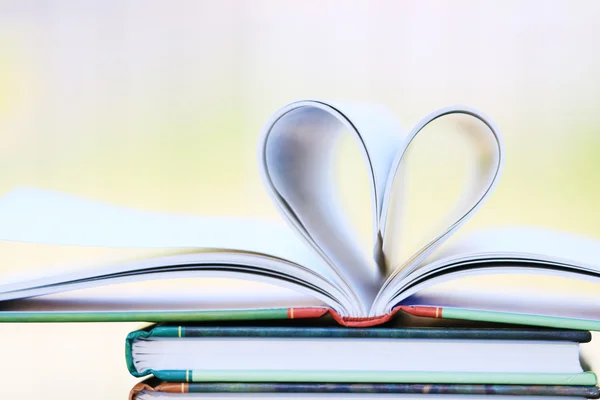 Book page in heart shape — Stock Photo, Image