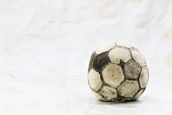 Bola de futebol velho — Fotografia de Stock