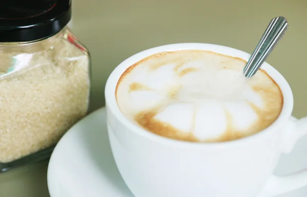 Cappuccino eller latte hett kaffe — Stockfoto