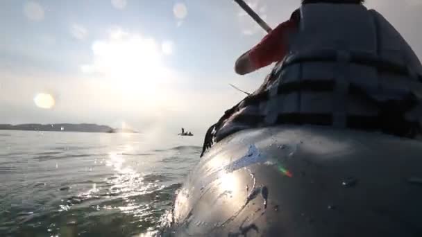 Canoagem, caiaque no lago — Vídeo de Stock