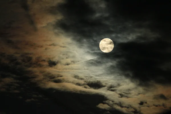 Full moon and clouds — Stock Photo, Image