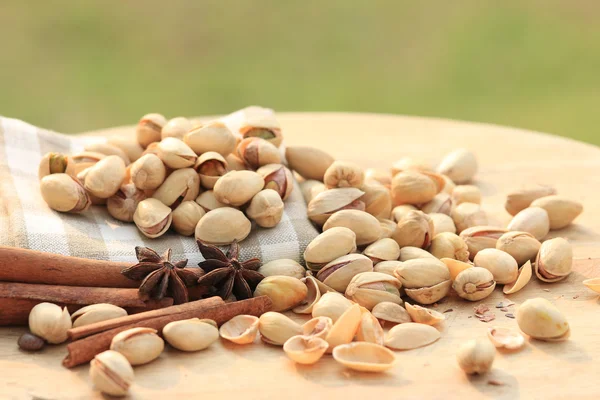 Pistachio nut and chinese herb — Stock Photo, Image