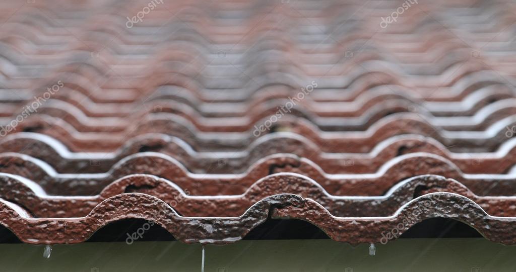 Azulejos de techo en el suelo — Foto de stock © koko-tewan #56263483