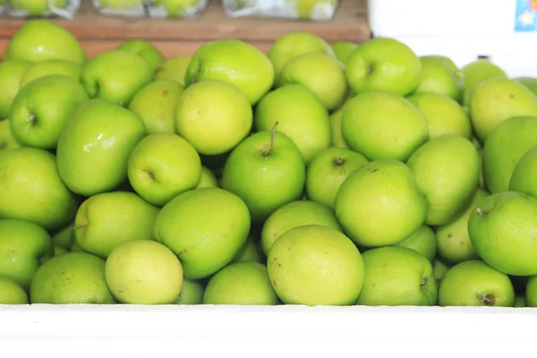 Monkey zelené jablko — Stock fotografie