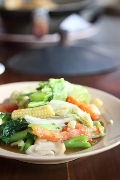 揚げ野菜を炒め — ストック写真