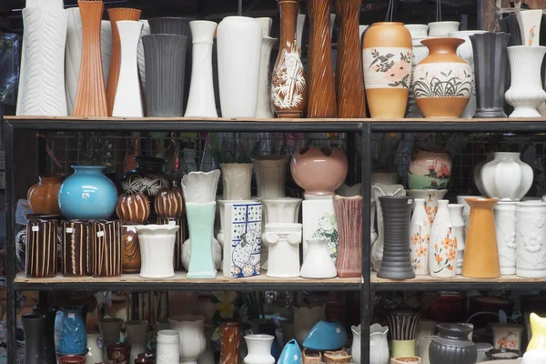 Aardewerk producten in de winkel. — Stockfoto