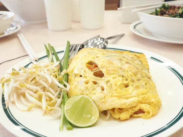 Fried Noodles in Egg Wrap. — Stock Photo, Image