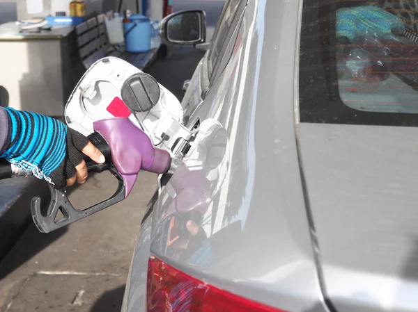 Refilling fuel to car on a gas filling station. — Stock Photo, Image