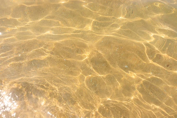 Increspature Onde Acqua Che Riflettono Texture Fondo Spiaggia Sabbiosa — Foto Stock