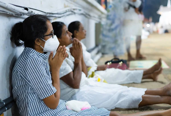 Anuradhapura Sri Lanka 2021 Ruwanwelimahasaya Dua Eden Budist Dindarlar Gece — Stok fotoğraf