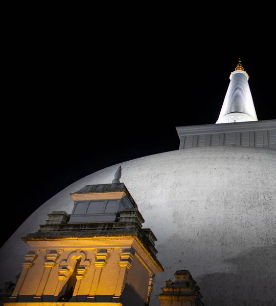 Ruwanweli Maha Seya Stupa Brilhando Noite — Fotografia de Stock