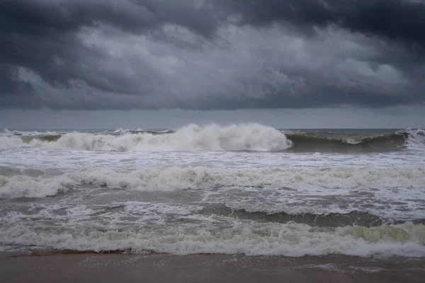 Thunderstorm Air Gloomy Dark Evening Powerful Tides Crashing Tropical Beach — Stock Photo, Image