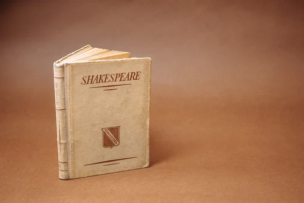 Un vecchio libro di Shakespeare — Foto Stock