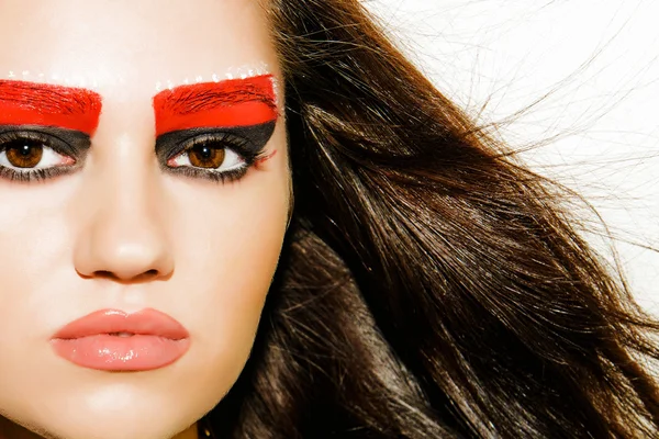 Ragazza con bel make-up su uno sfondo leggero — Foto Stock